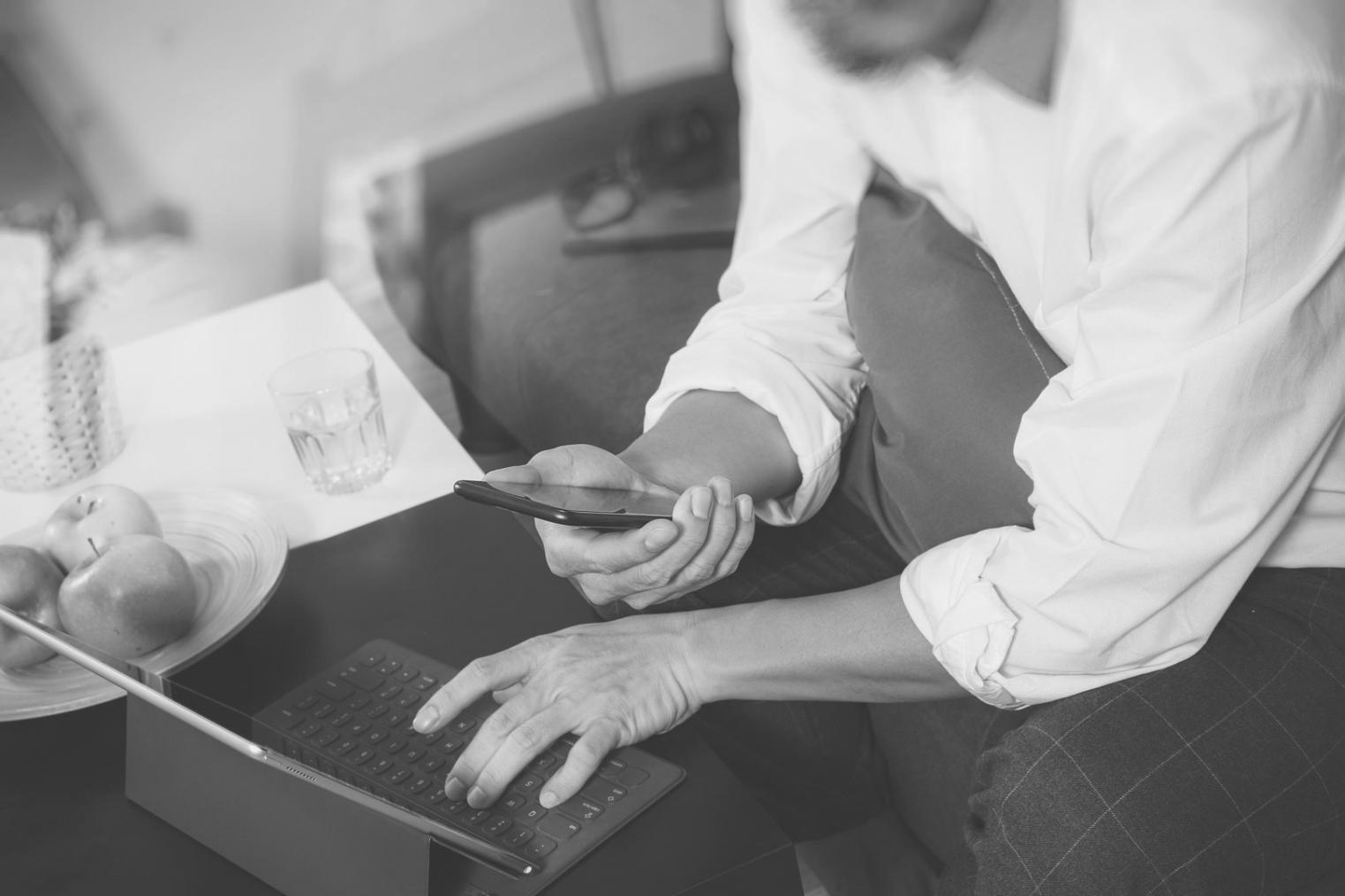 Business owners collaborating and sharing financial planning strategies